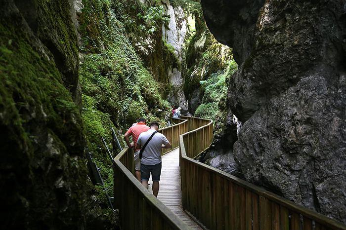 DERİNLİĞİ 1200 METREYİ BULUYOR