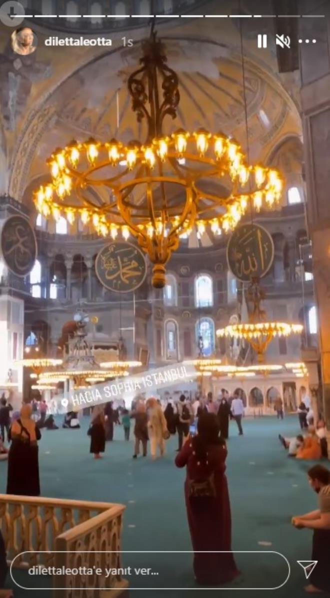 Can Yaman'ın sevgilisi Diletta, Ayasofya Camii'nde başörtüsü takıp poz verdi