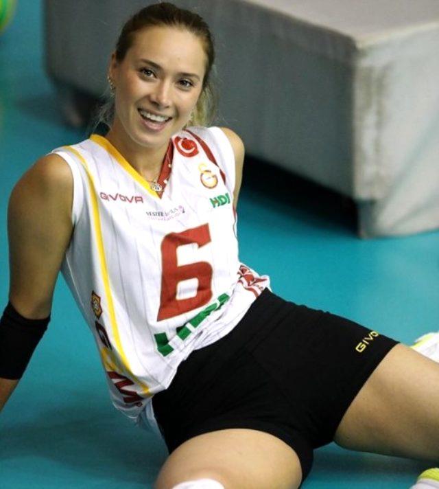 Demet Şener'in eski eşi Cenk Küpeli, voleybolcu Derya Çayırgan ile yakalandı