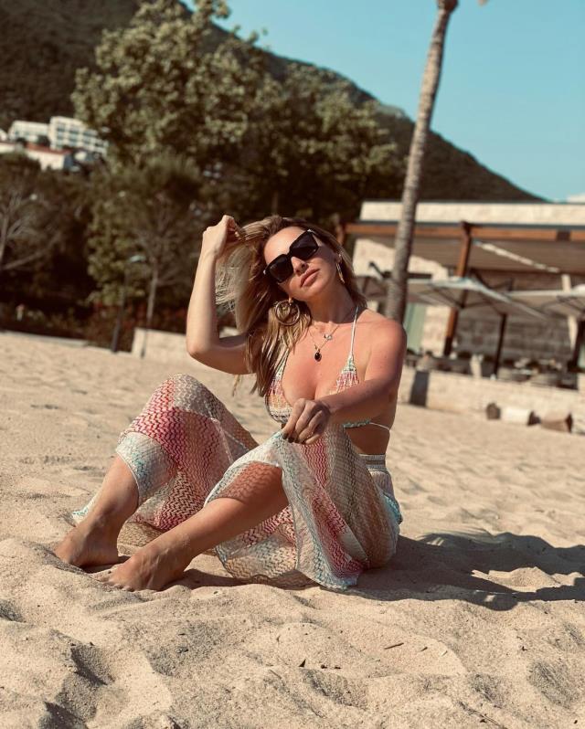 Hadise'den yeni tatil pozları! Güneşin bol bol tadını çıkardı