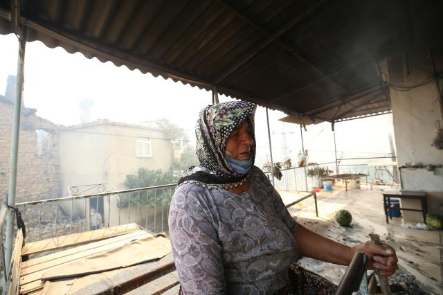 Haluk Levent, tedavi parası Manavgat'taki yangında küle dönen Cemile Öner'e yardım etmek için harekete geçti