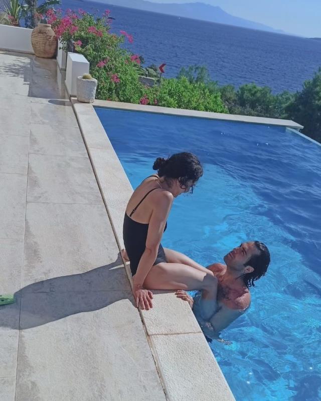 Hande Ataizi, 20 yaş küçük aşkı Dinç Aydoğdu ile tatilde romantik anlar yaşadı