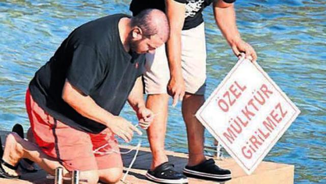 Şahan Gökbakar'ın 'özel mülk' tabelasını astığı iskeleye inceleme