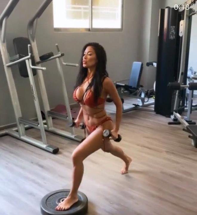 Nicole Scherzinger, turuncu mini bikinisiyle spor yaptığı anları paylaştı, ortalık alev aldı