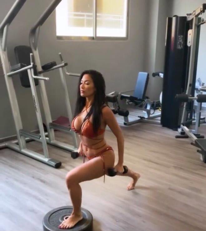 Nicole Scherzinger, turuncu mini bikinisiyle spor yaptığı anları paylaştı, ortalık alev aldı