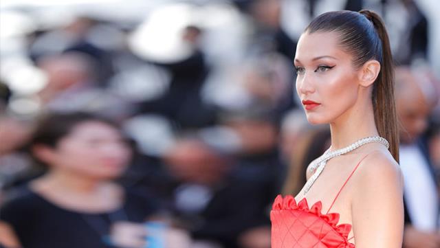 Ünlü model Bella Hadid sütyensiz sokağa çıktı! Tüm gözler üzerindeydi ama o aldırış etmedi