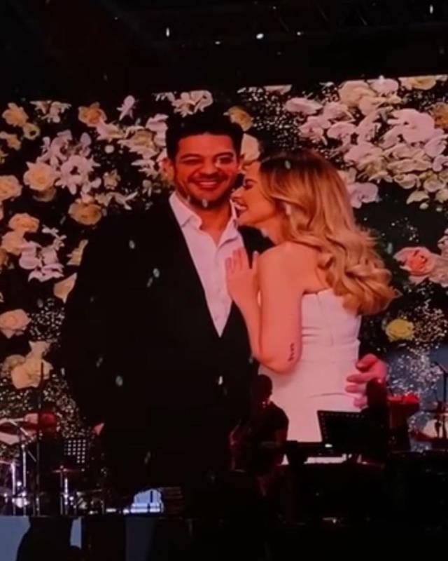 Mehmet Dinçerler'le nişanlanan Hadise, konserinde ilk kez fotoğraflarını yayınladı