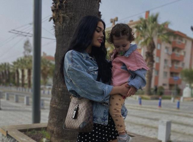 1,5 yaşındaki kızıyla arkadaşının şiddetine maruz kalan Miss Turkey güzeli Gizem Koçak, karakola sığındı