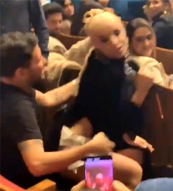 Gülşen'in konserinde kucağına oturduğu kişiyle yeni samimi fotoğrafı ortaya çıktı
