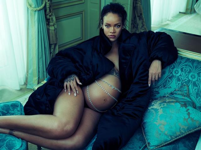 Dünyaca ünlü şarkıcı Rihanna, doğum yaptı