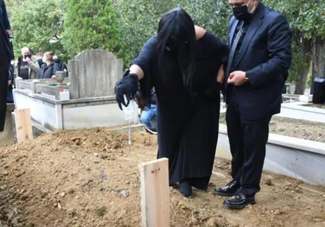 '1.5 milyon TL'lik mezar' haberlerini gören Diva çileden çıktı: Ölmedim arkadaşlar
