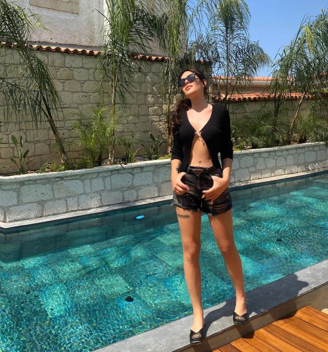 Bikinili videosunu yayınlayan Selin Ciğerci'ye Gökhan Çıra'dan yorum: Saçından ayağına kadar benim