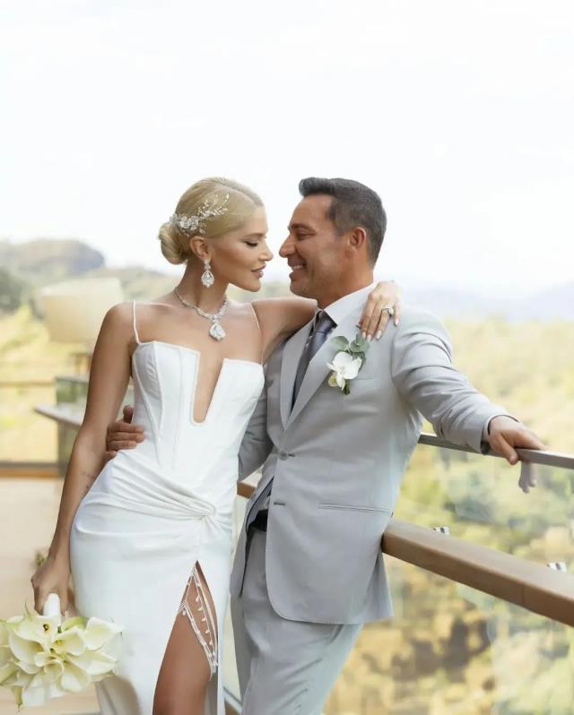 Bir hafta önce evlenen Mustafa Sandal ve Melis Sütşurup çifti düğün yaptı