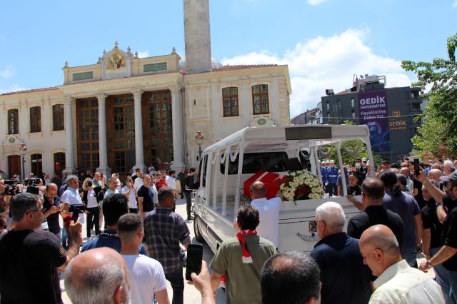 Cüneyt Arkın'ın cenazesi Teşvikiye Camii'ne getirildi
