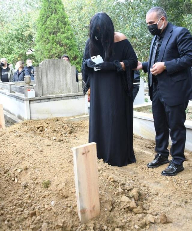 Mezarlıktaki sözleriyle viral olan Bülent Ersoy, İçişleri Bakanı Süleyman Soylu'dan mezar yeri istedi