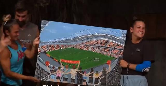 Survivor yarışmacısı Nisa Bölükbaşı sanatını konuşturdu! Acun Ilıcalı'nın takımı Hull City'nin stadını resmetti.