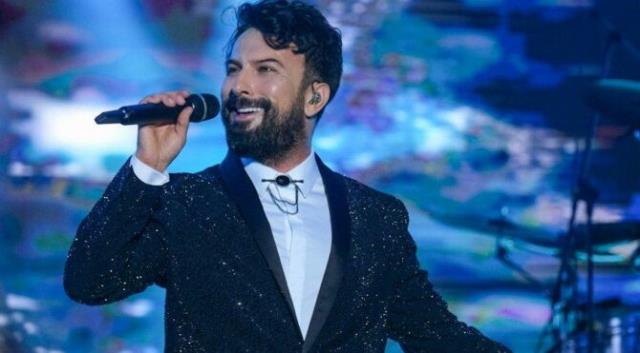Tuğba Ekinci, 3 yıl sonra konser veren Tarkan'a eleştiri: Şarkı söylemekten bıkmış