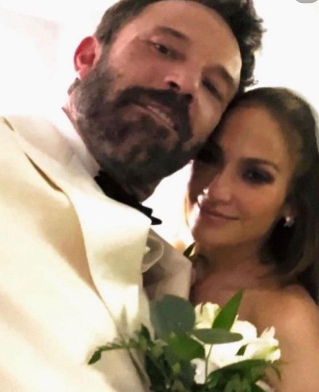 17 yıllık ayrılığın ardından barışan Jennifer Lopez ve Ben Affleck evlendi