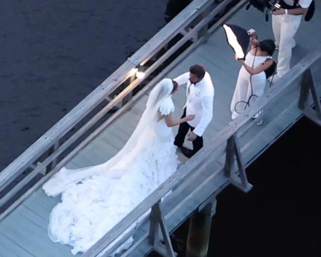 3 gün 3 gece sürüyor! İşte Jennifer Lopez ve Ben Affleck çiftinin rüya düğününden ilk kareler
