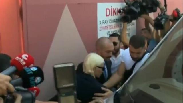 Son dakika! Tahliye edilen Gülşen'den cezaevi önünde ilk kare