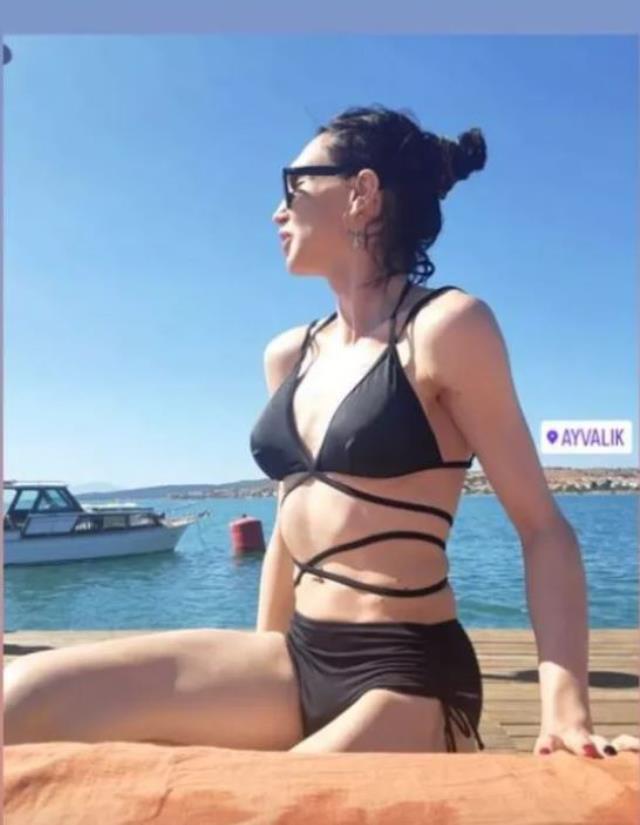 Cinsiyet değiştiren 'Timsah Celil' lakaplı ünlü oyuncu bikinili fotoğrafını paylaştı