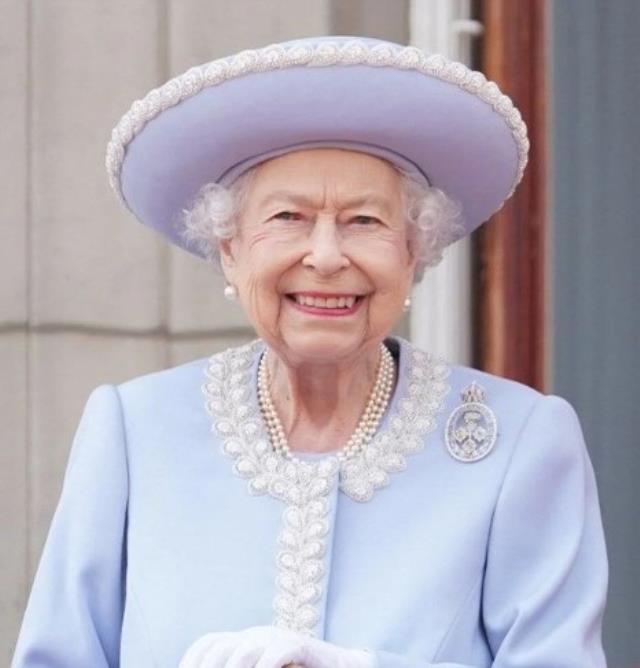 Kraliçe Elizabeth'in değerli mücevherleri kime kalacak? Kraliyet uzmanları 3 isim sıraladı