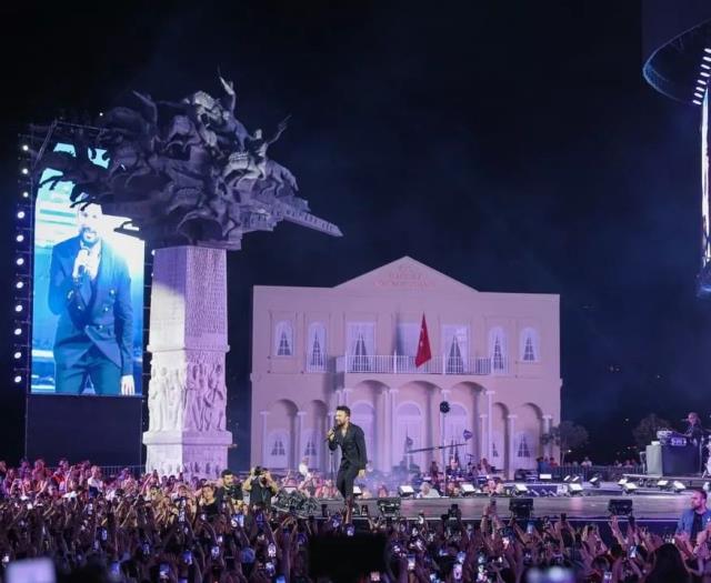 Tunç Soyer'den 'Tarkan, İzmir konserinden para aldı mı?' sorusuna cevap: Ücreti hayır işine aktardı