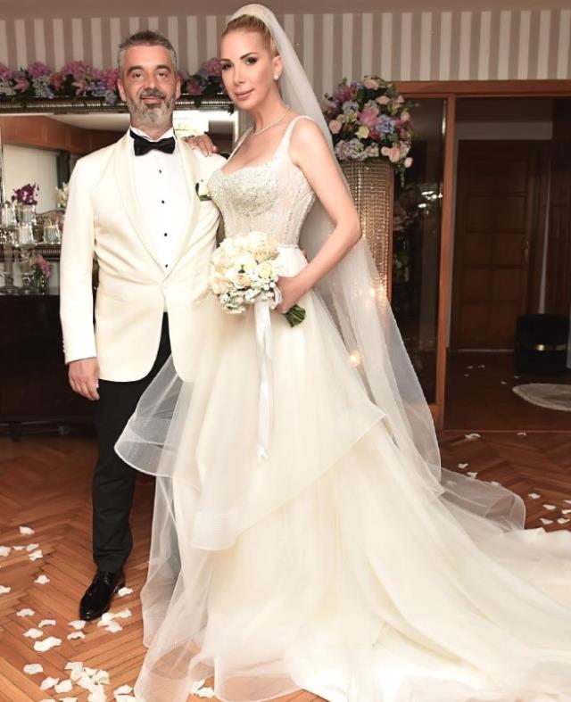 Ünlü şarkıcı Tuğba Özerk evliliğini bitirme kararı aldı