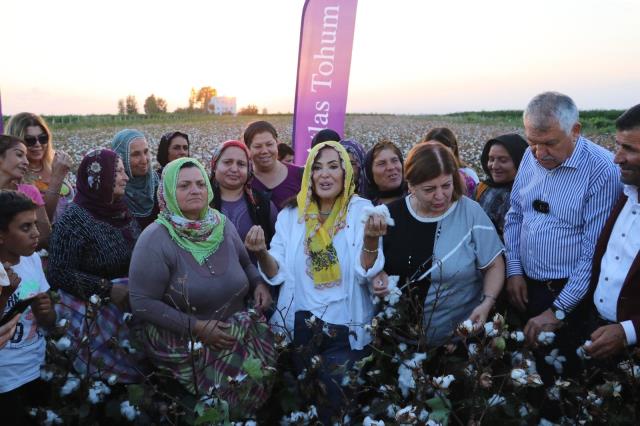 Türkan Şoray, kadın hayranının 'Fatma Girik öldü, sen ölme' demesi üzerine neye uğradığını şaşırdı