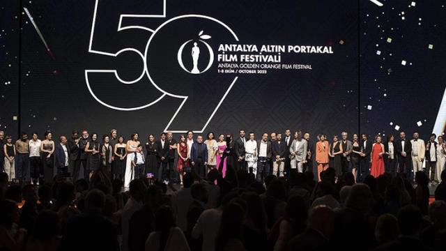 Antalya Altın Portakal Film Festivali'nde ödüller sahiplerini buldu! En iyi film ödülü Karanlık Gece'nin oldu