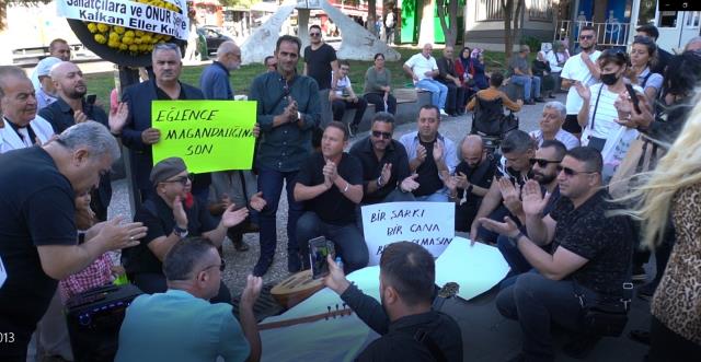 İzmirli müzisyenler öldürülen Onur Şener için yürüyüş düzenledi! Bir hafta boyunca istek parça kabul etmeyecek