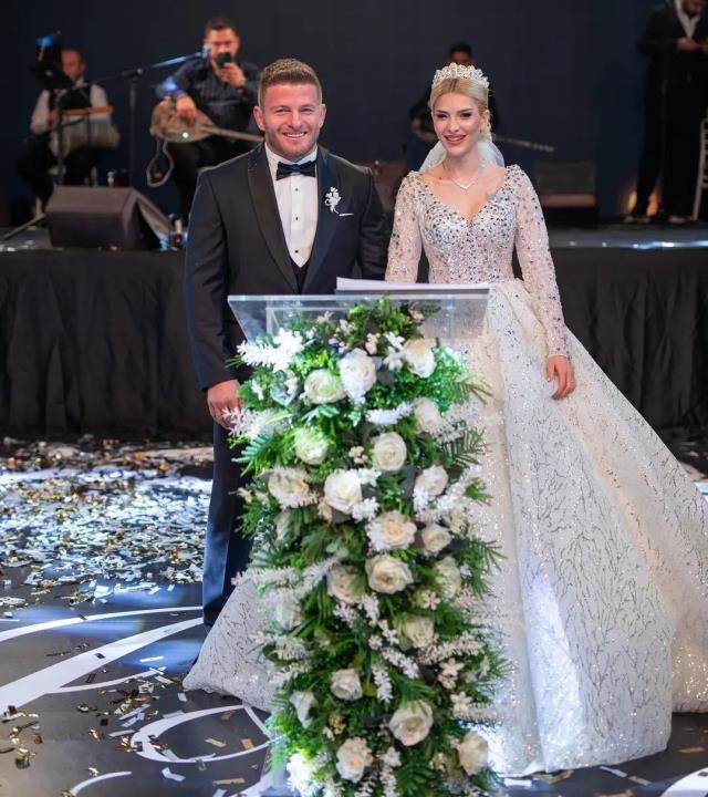 İsmail Balaban ve İlayda Şeker bir düğün de Antalya'da yaptı