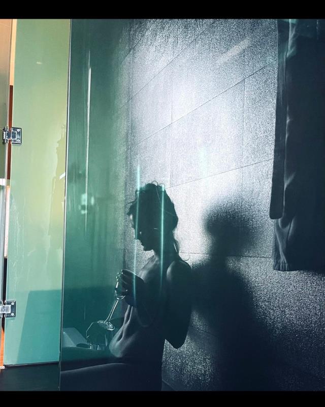 Yargı'nın Ceylin'i duşta poz verdi, Instagram'da yer yerinden oynadı