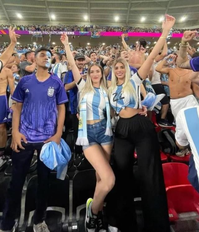 Dünya Kupası finalinde göğüslerini açan iki kadın taraftarın kim olduğu ortaya çıktı