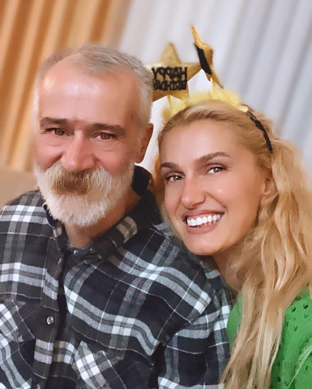 Tuğba Özay'ın babası İlhan Özay tedavi gördüğü hastanede hayatını kaybetti