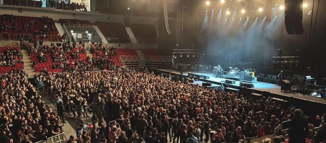 Alman rock grubunun konserinde depremzedeler için 1 milyon avrodan fazla para toplandı