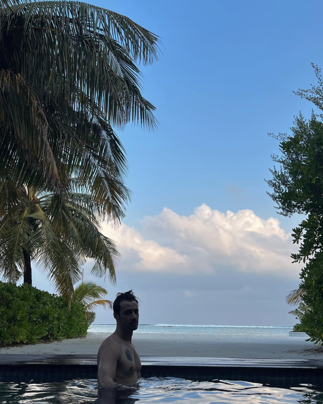 Maldivler'e giden Dilan Çiçek Deniz ve Mert Yazıcıoğlu peş peşe tatil pozlarını paylaştı