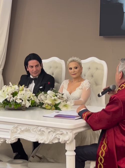 Ünlü şarkıcı Murat Başaran, iş insanı Ayten Öztürk ile evlendi