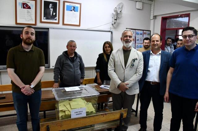 Ak Parti'den aday olan ünlü oyuncu Bahadır Yenişehirlioğlu milletvekili seçildi