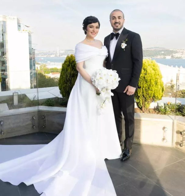 Ezgi Mola, 4 yıllık sevgilisiyle evlendi! İşte nikahtan ilk kare