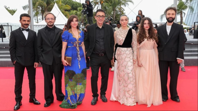Merve Dizdar'dan, Cannes'da giydiği kıyafete gelen eleştirilere yanıt: Beni böyle seveceksiniz
