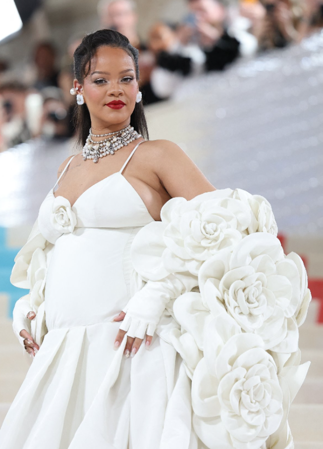 Rihanna'yı görebilene aşk olsun! MET Gala 2023'e ünlü isimlerin tarzı damga vurdu