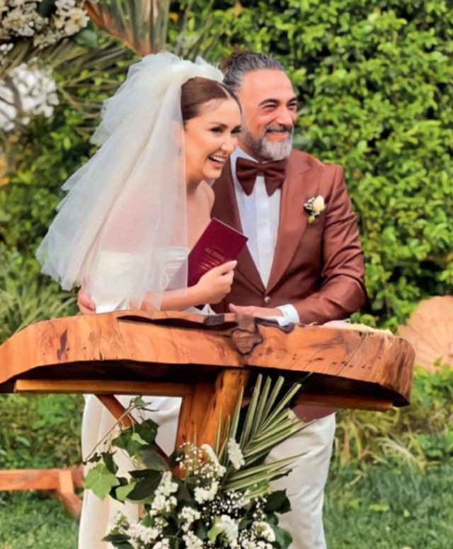 Ünlü oyuncu Selim Bayraktar sevgilisi Emel Karaköse ile evlendi! Gelinin güzelliği görenleri mest etti