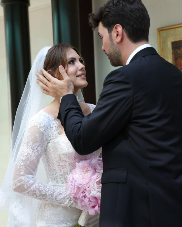 4 yıllık sevgilisi Buğrahan Tuncer'le evlenen Eda Ece soyadını değiştirdi