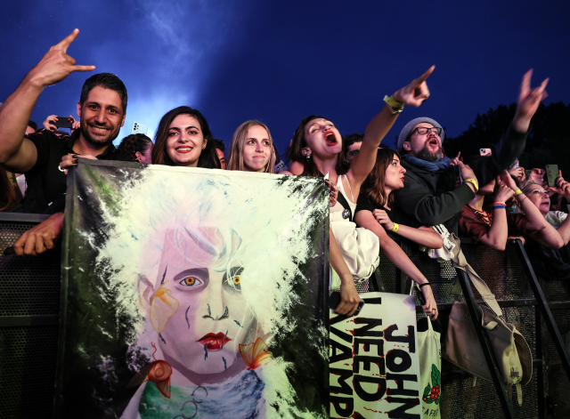 Johnny Depp, Hollywood Vampires ile Türkiye'de konser verdi