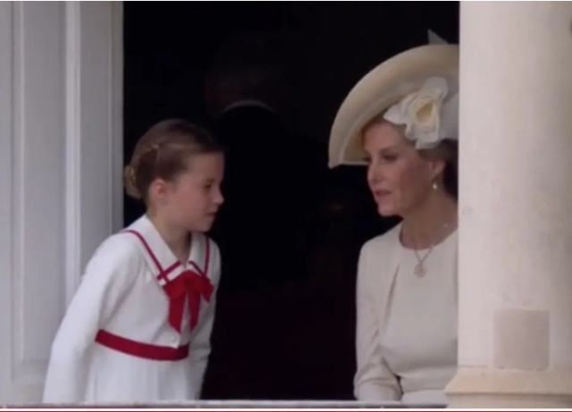 Prenses Charlotte'un Trooping Colour törenindeki diyalogu sosyal medyada konuşuldu