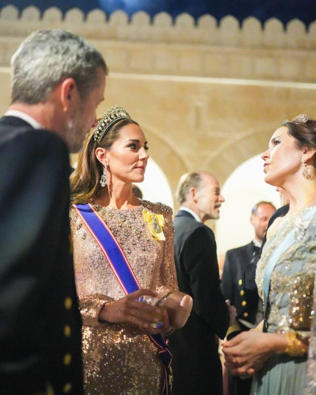 Ürdün veliahtının düğününe katılan Galler Prensesi Kate Middleton, şıklığıyla göz kamaştırdı