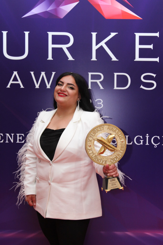 X Turkey Awards ödülleri sahiplerini buldu! Depremzedeler için yapılanlar alkış topladı