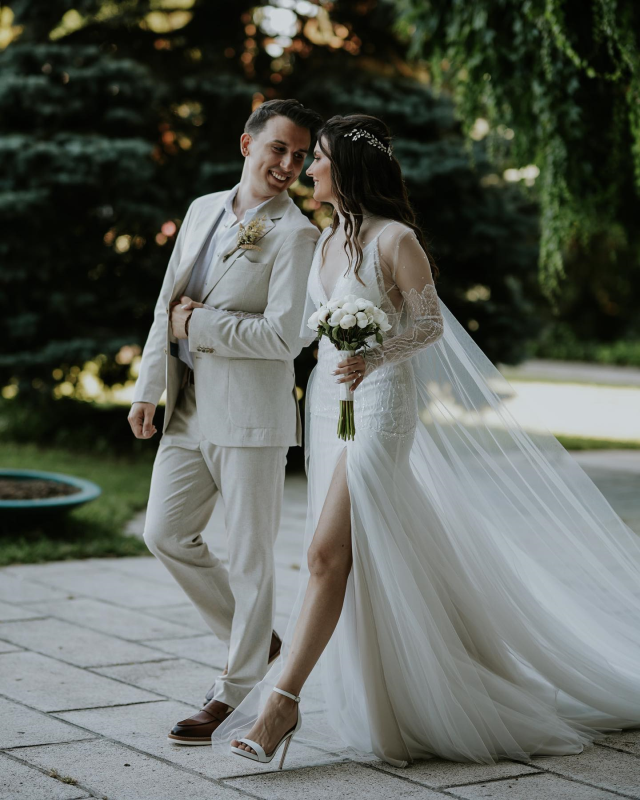 Güzel oyuncu Başak Güroz, sevgilisi Canberk Türkeç ile masalsı bir törenle evlendi
