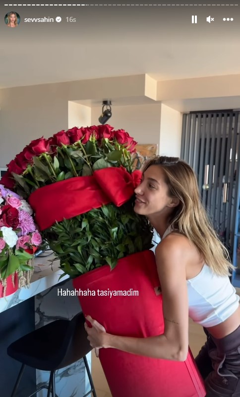 Türkiye Güzeli Şevval Şahin'e sevgilisinden devasa doğum günü çiçeği: Bacak boyum kadar